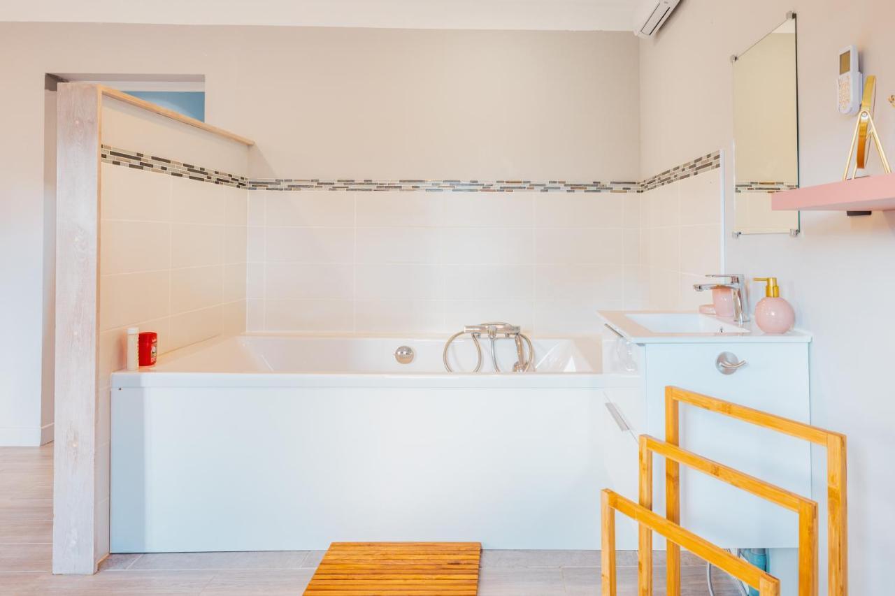 Grande Maison Avec Piscine Et Jacuzzi A La Campagne Desvres Exteriör bild